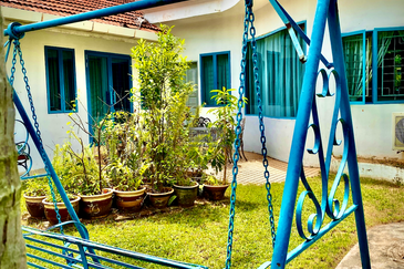 Jalan Bunga Kaca Piring