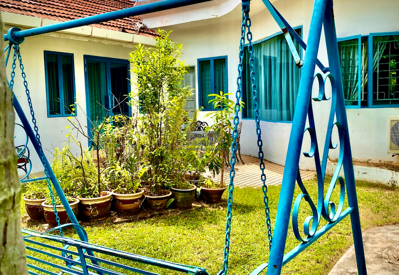 Jalan Bunga Kaca Piring