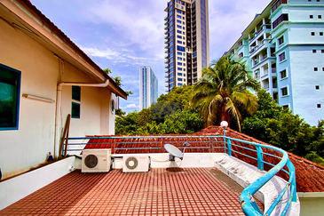 Jalan Bunga Kaca Piring