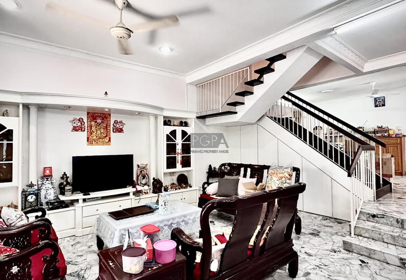 Corner Double-Storey Bungalow off Gurney Drive & Kelawei Road.