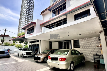 Corner Double-Storey Bungalow off Gurney Drive & Kelawei Road.