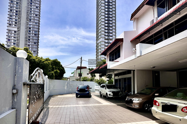 Corner Double-Storey Bungalow off Gurney Drive & Kelawei Road.