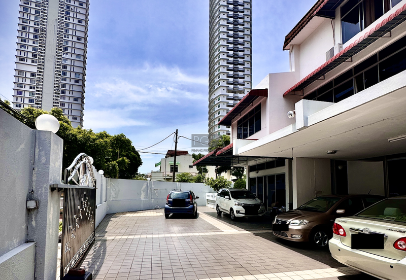 Corner Double-Storey Bungalow off Gurney Drive & Kelawei Road.