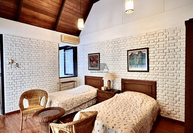 Exquisite 2.7-acre Coastal Estate Offering Breathtaking Seaviews in Gertak Sanggul.