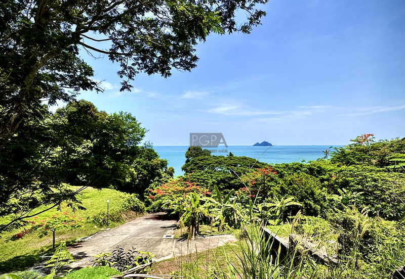 Exquisite 2.7-acre Coastal Estate Offering Breathtaking Seaviews in Gertak Sanggul.