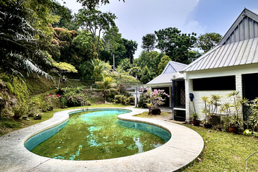 Exquisite 2.7-acre Coastal Estate Offering Breathtaking Seaviews in Gertak Sanggul.