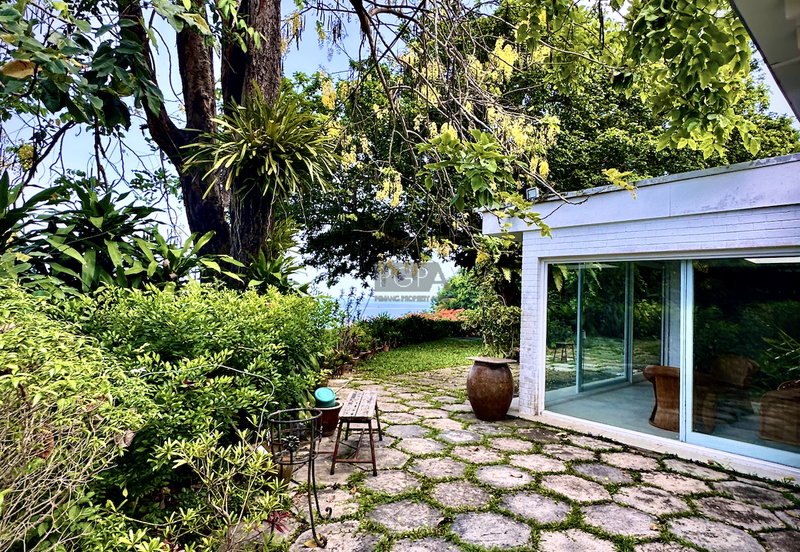 Exquisite 2.7-acre Coastal Estate Offering Breathtaking Seaviews in Gertak Sanggul.