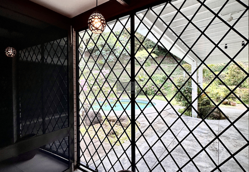 Exquisite 2.7-acre Coastal Estate Offering Breathtaking Seaviews in Gertak Sanggul.