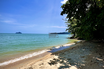 Exquisite 2.7-acre Coastal Estate Offering Breathtaking Seaviews in Gertak Sanggul.