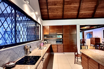 Exquisite 2.7-acre Coastal Estate Offering Breathtaking Seaviews in Gertak Sanggul.