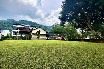 Double-Storey Bungalow with Turf Club View in Jesselton Heights.