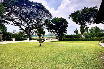 Double-Storey Bungalow with Turf Club View in Jesselton Heights.