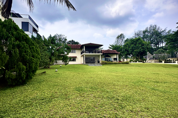 Double-Storey Bungalow with Turf Club View in Jesselton Heights.