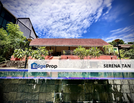 Charming Single-Storey Bungalow with Private Pool in Jesselton Heights., Penang, Georgetown