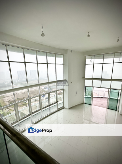 Exclusive Top-Floor Triplex Penthouse in East Tower, Gurney Paragon Residences., Penang, Persiaran Gurney