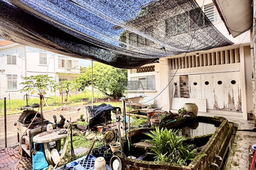 Charming Bungalow with Redevelopment Potential on Vermont Road in George Town.