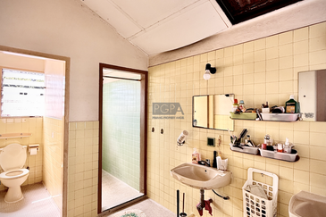 Charming Bungalow with Redevelopment Potential on Vermont Road in George Town.