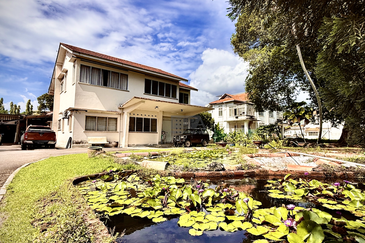 Charming Bungalow with Redevelopment Potential on Vermont Road in George Town.