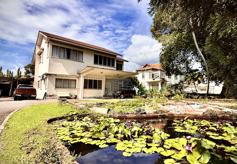 Charming Bungalow with Redevelopment Potential on Vermont Road in George Town.