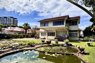 Charming Bungalow with Redevelopment Potential on Vermont Road in George Town.