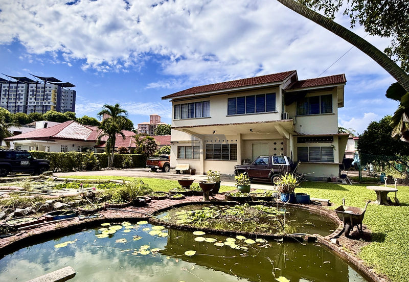 Charming Bungalow with Redevelopment Potential on Vermont Road in George Town.