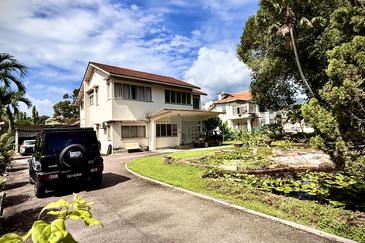 Charming Bungalow with Redevelopment Potential on Vermont Road in George Town.