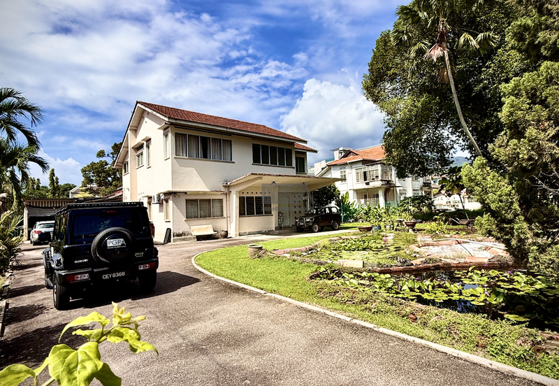 Charming Bungalow with Redevelopment Potential on Vermont Road in George Town.