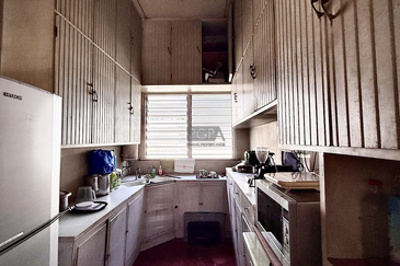 Charming Bungalow with Redevelopment Potential on Vermont Road in George Town.