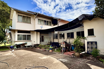 Charming Bungalow with Redevelopment Potential on Vermont Road in George Town.