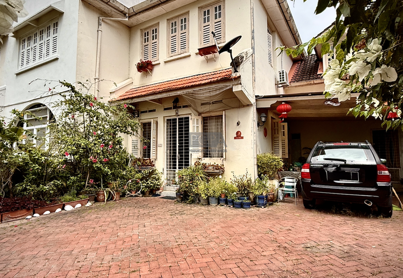 Charming Corner Terraced House with Park View in Pulau Tikus.