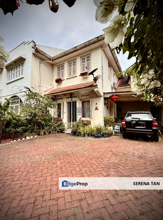 Charming Corner Terraced House with Park View in Pulau Tikus., Penang, Pulau Tikus