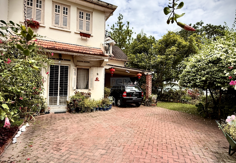 Charming Corner Terraced House with Park View in Pulau Tikus.