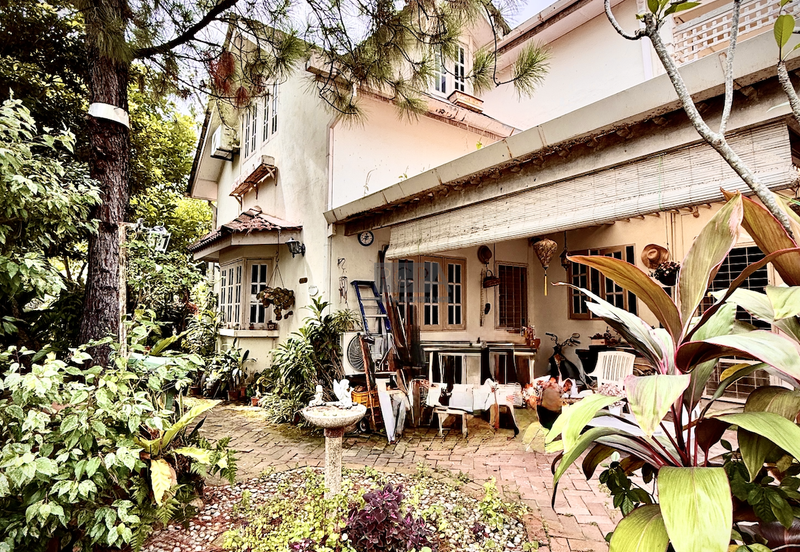 Charming Corner Terraced House with Park View in Pulau Tikus.