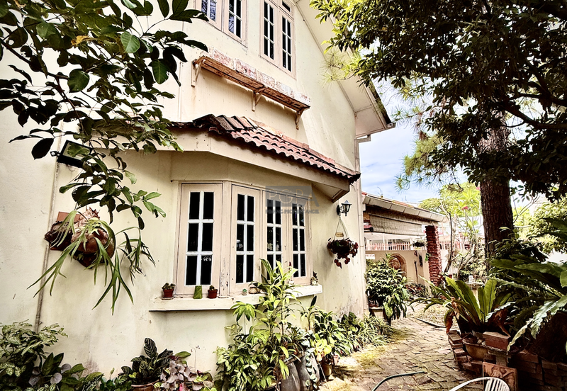 Charming Corner Terraced House with Park View in Pulau Tikus.