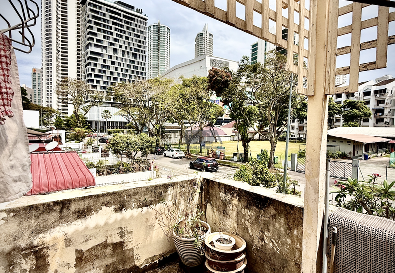 Charming Corner Terraced House with Park View in Pulau Tikus.