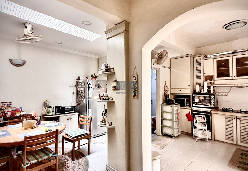 Charming Corner Terraced House with Park View in Pulau Tikus.