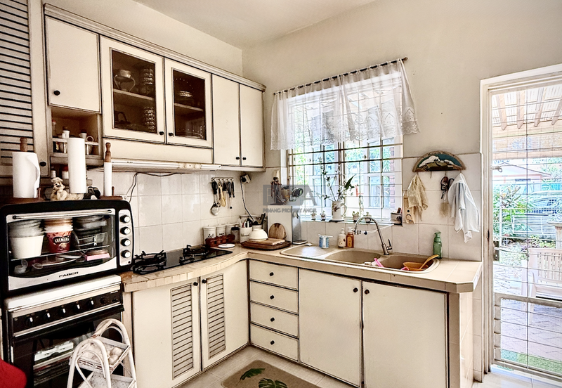 Charming Corner Terraced House with Park View in Pulau Tikus.