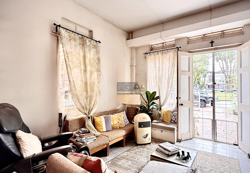 Charming Corner Terraced House with Park View in Pulau Tikus.