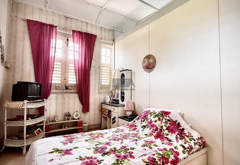 Charming Corner Terraced House with Park View in Pulau Tikus.