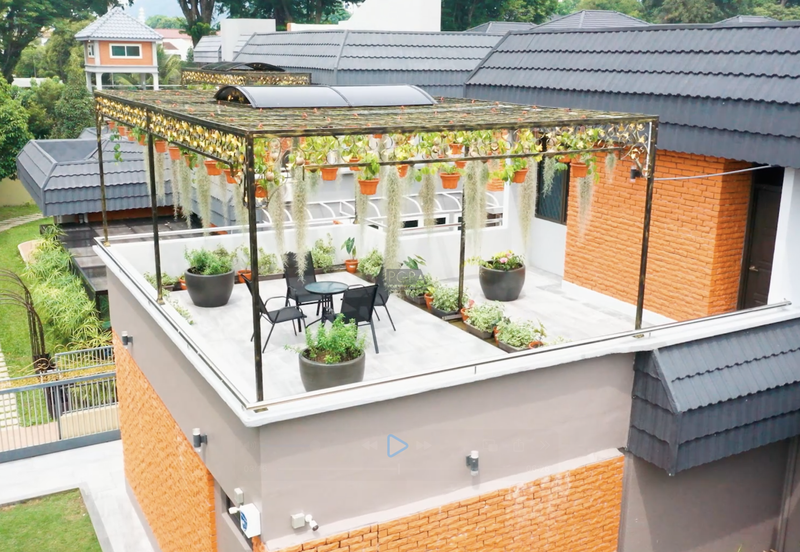 Five Luxurious Adjoining Bungalows in Prime George Town.