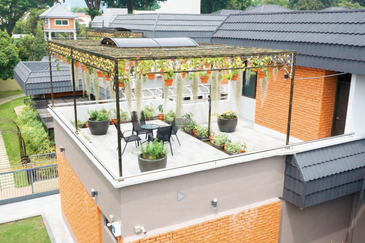 Five Luxurious Adjoining Bungalows in Prime George Town.