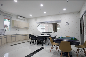 Five Luxurious Adjoining Bungalows in Prime George Town.