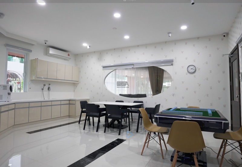 Five Luxurious Adjoining Bungalows in Prime George Town.