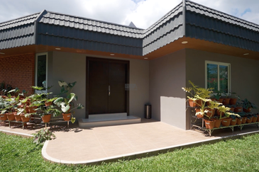Five Luxurious Adjoining Bungalows in Prime George Town.