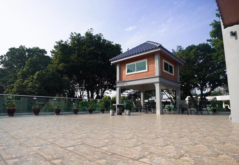 Five Luxurious Adjoining Bungalows in Prime George Town.