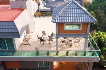 Five Luxurious Adjoining Bungalows in Prime George Town.