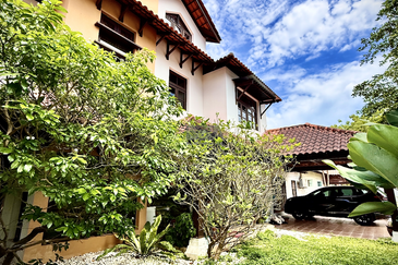 Corner Three-Storey Bungalow in Tanjung Bungah Hillside.