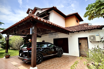 Corner Three-Storey Bungalow in Tanjung Bungah Hillside.