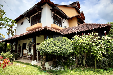 Corner Three-Storey Bungalow in Tanjung Bungah Hillside.