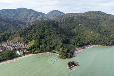 Rare Beachfront Bungalow in Batu Ferringhi – A Hidden Gem with Limitless Potential.